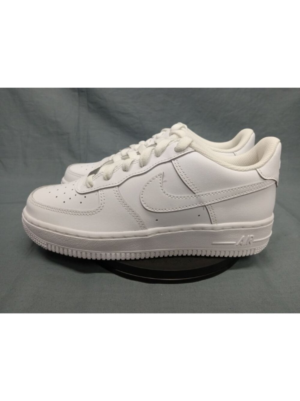Nike Air Force 1 LE (GS) Sneakers Leather Triple White Boys Size 7 NEW IN BOX! - Picture 8 of 12
